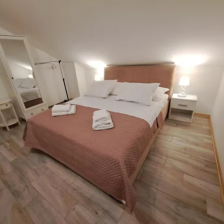 Queen Apartment