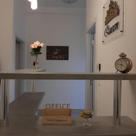Queen Apartment