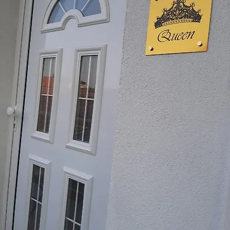 Apartment Queen
