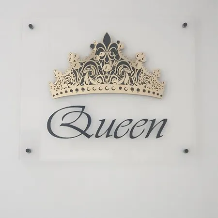 Apartment Queen
