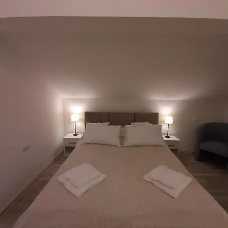 Queen Apartment
